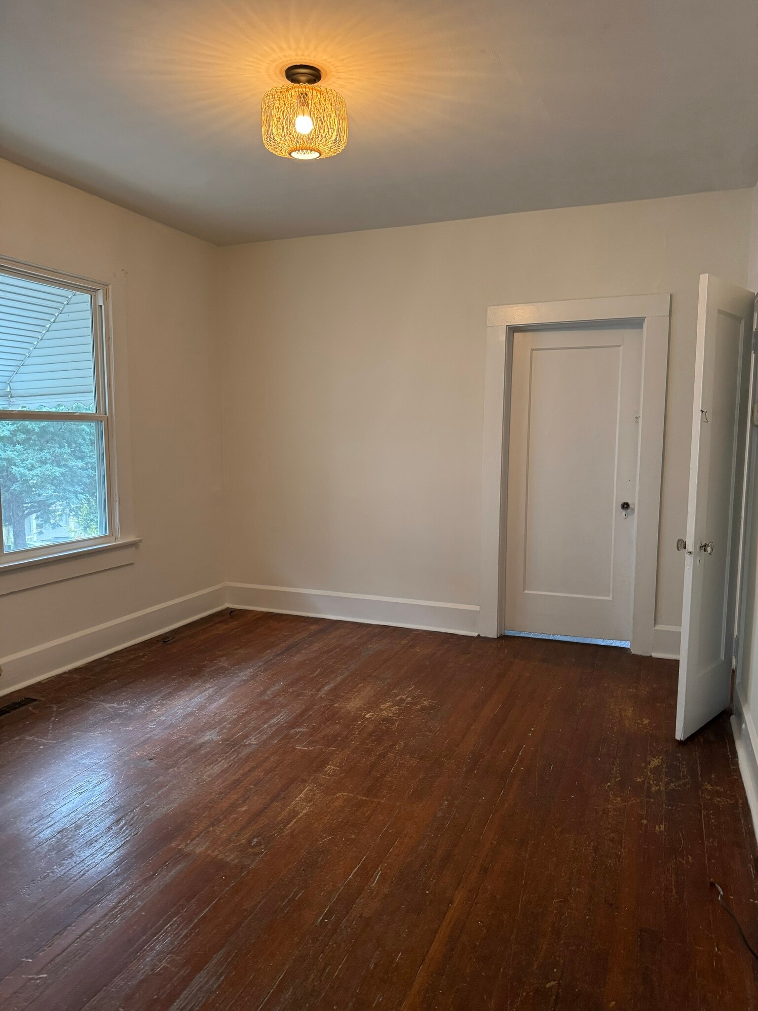 Building Photo - 1637 13th Ave S