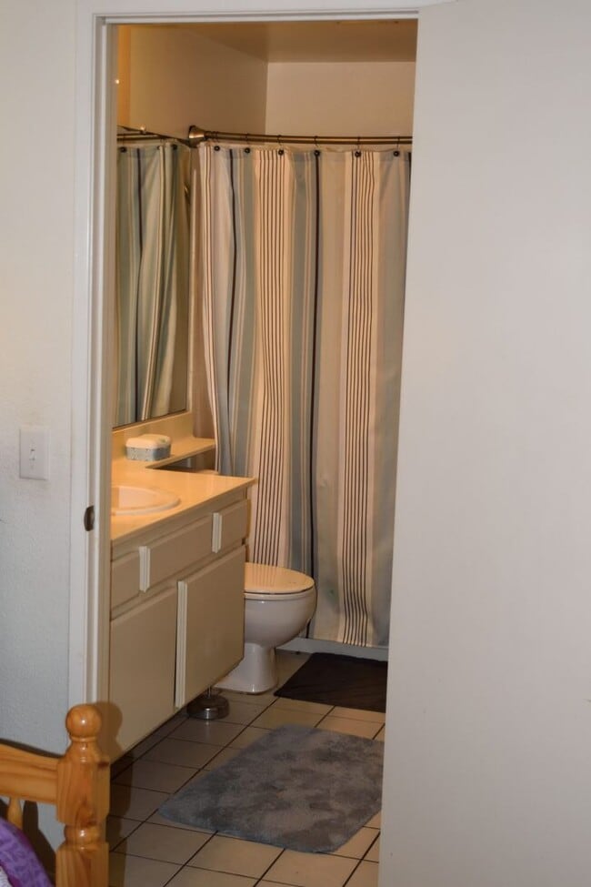 Building Photo - Oxnard Condominium 1 Bedroom 1 Bathroom pr...