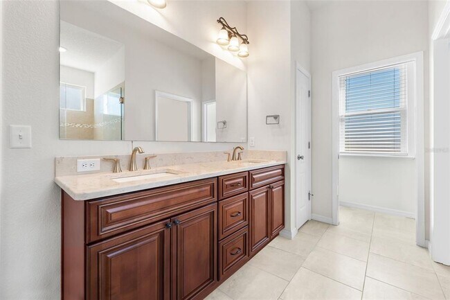 Building Photo - 2957 SW 118th Dr