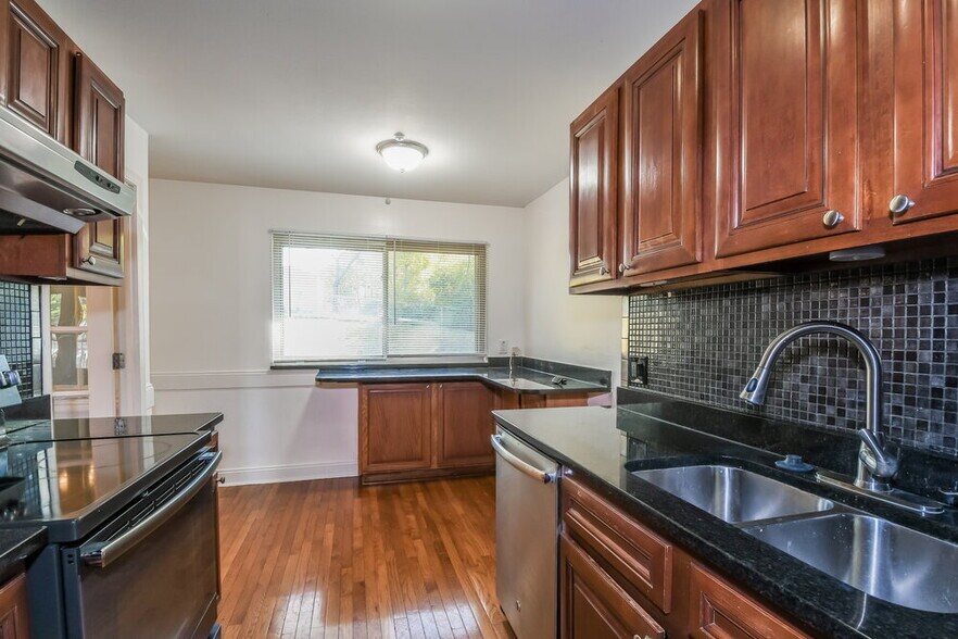 Building Photo - 11166 Prentice Dr