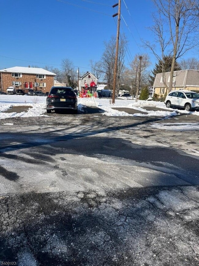 Building Photo - 136 E Main St