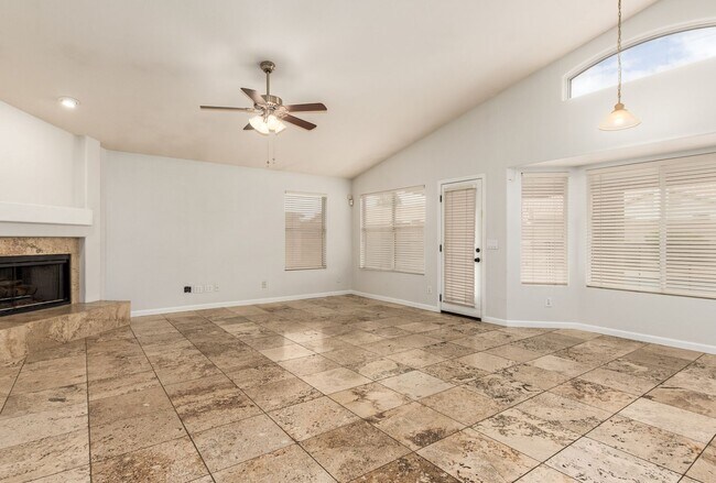 Building Photo - New Listing in Avondale