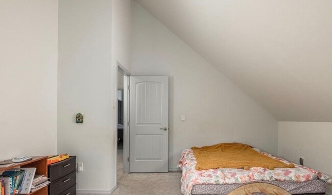 Building Photo - Single family home on 5 acres with a fenced back yard and Huge 3 car garage!  Gourmet Chefs Kitch...