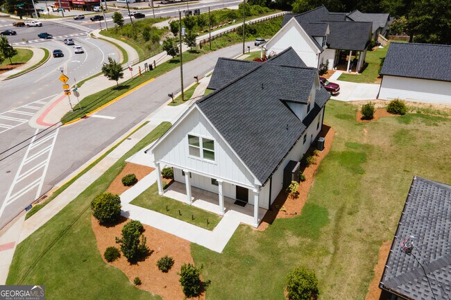 Building Photo - 499 Little Oak St