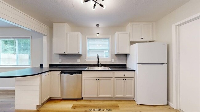 Building Photo - 1112 Airline Dr