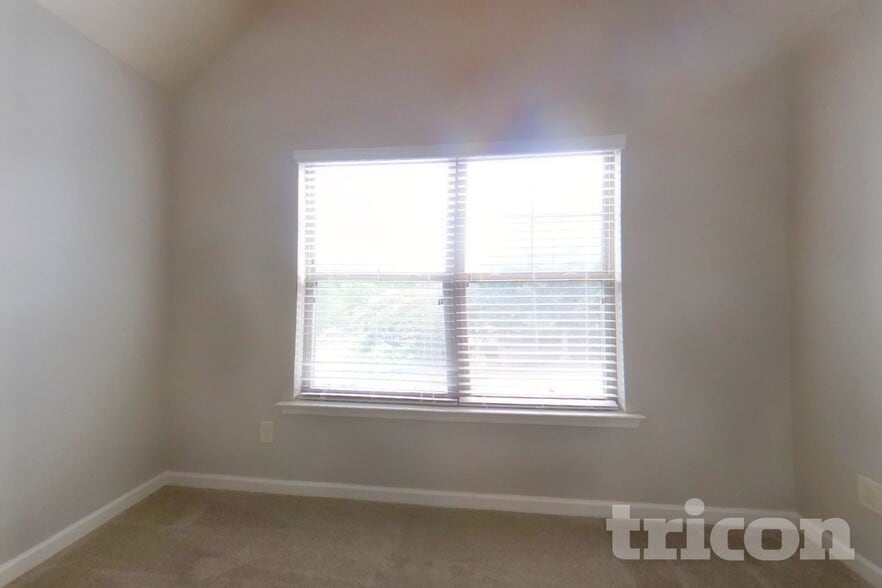 Building Photo - 191 Scenic Hills Dr
