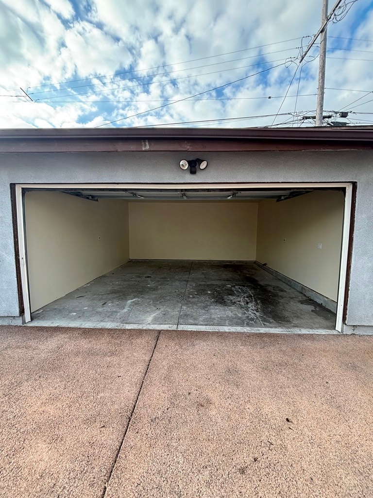 Building Photo - 214 E 97th St