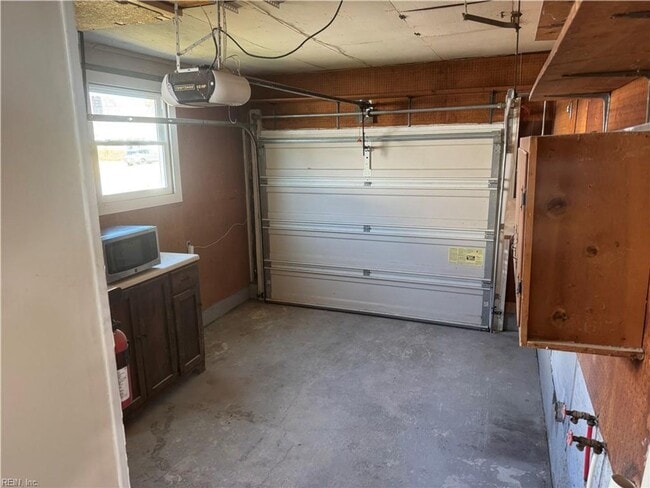 Building Photo - Beautifully Updated Ranch Home