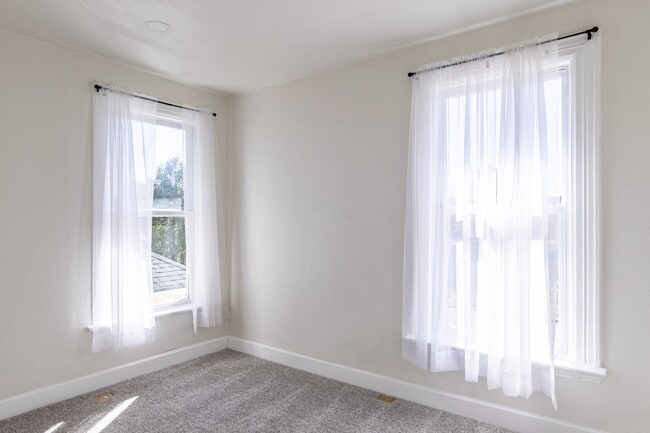 Building Photo - Stunning Remodeled Patio Home in Baker – 3...