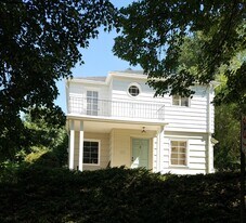 Building Photo - 1305 E Michigan Ave