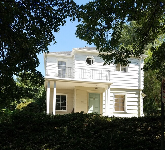 Building Photo - 1305 E Michigan Ave