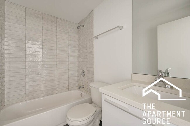 Building Photo - 940 W Winona St