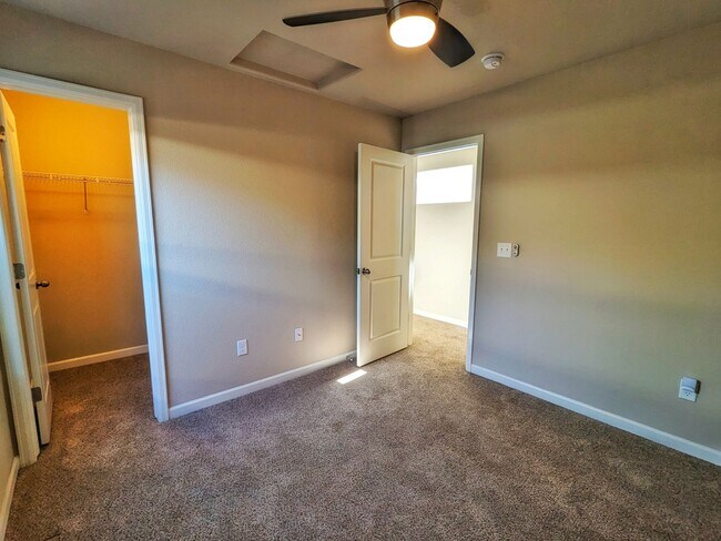 Building Photo - Paired Townhome in Chapel Heights