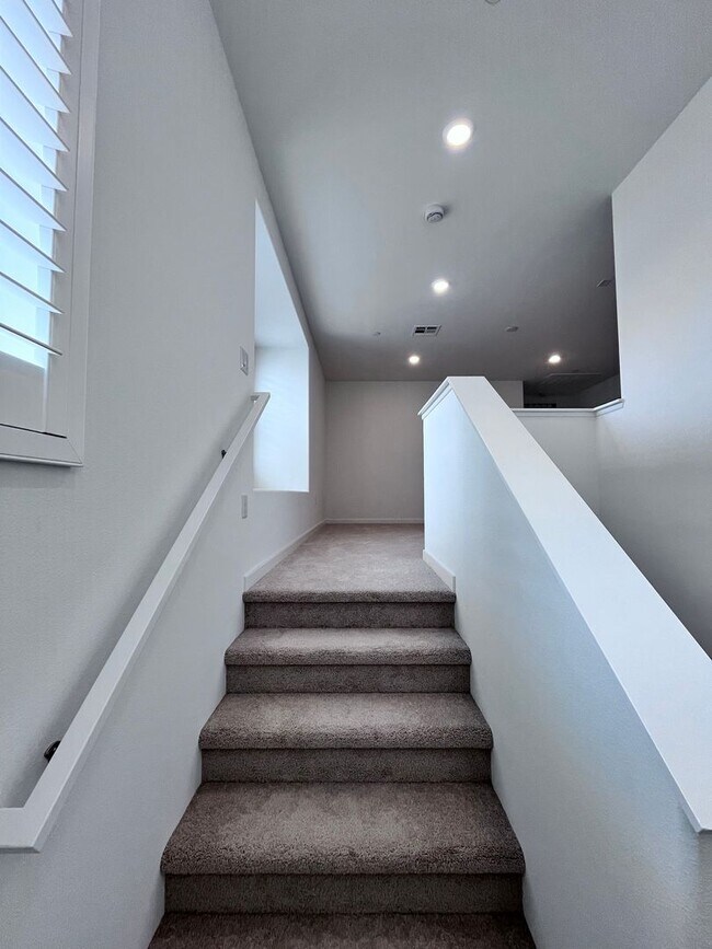 Building Photo - ***NEW BUILD IN LOMA LINDA***