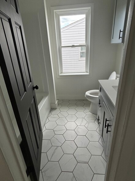 Building Photo - 222 Parkedge Ave