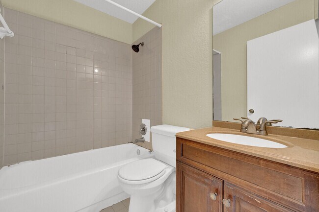 Building Photo - 5864 Strawberry Lakes Cir