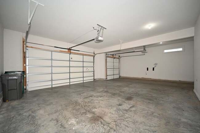 Building Photo - 7465 NW Douglas Ct