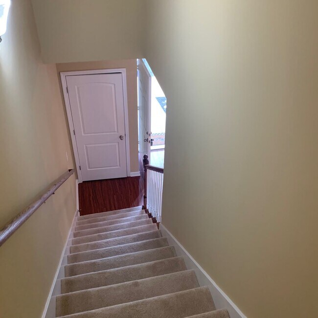 Building Photo - Townhome Condo