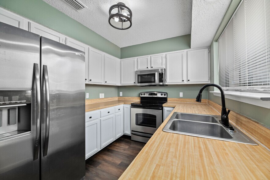 Building Photo - 9 E Mountain Creek Ct