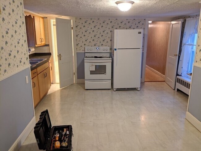Building Photo - 55 Waterville St