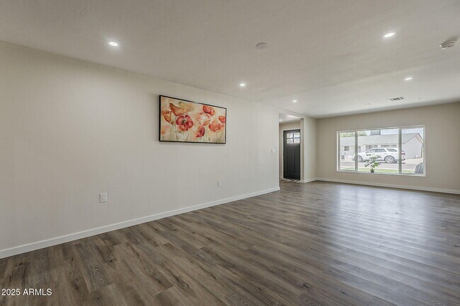 Building Photo - 8215 E Cypress St