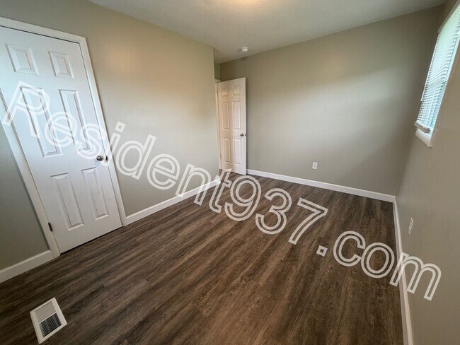 Building Photo - Completely Updated 3 bed 1 Bath home!