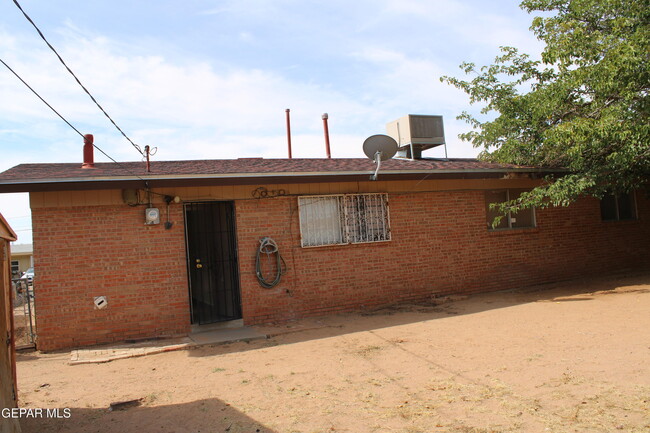Building Photo - 5817 Blackhawk Dr