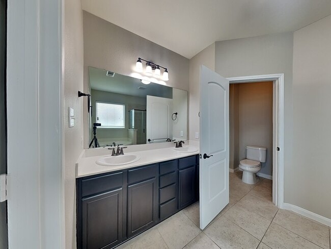 Building Photo - 528 Meadow Springs Dr