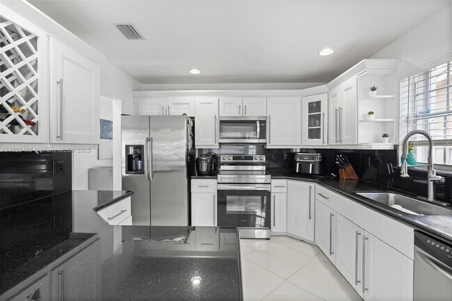 Building Photo - 1421 NW 129th Ave
