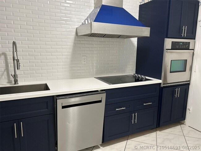 Building Photo - 4020 Galt Ocean Dr
