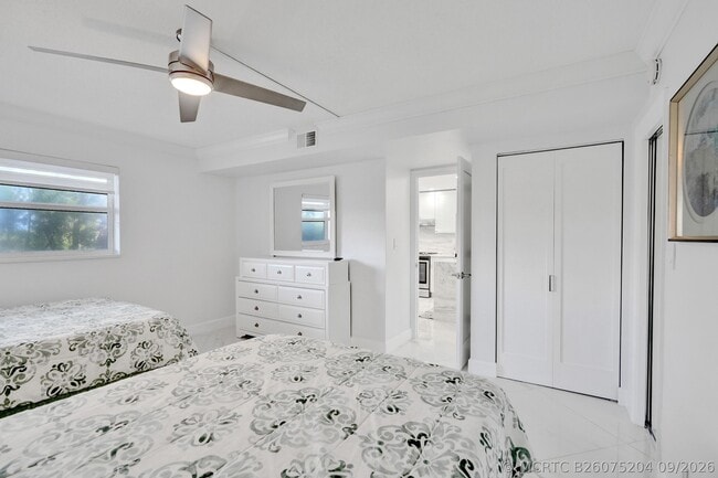 Building Photo - 1169 Hillsboro Mile