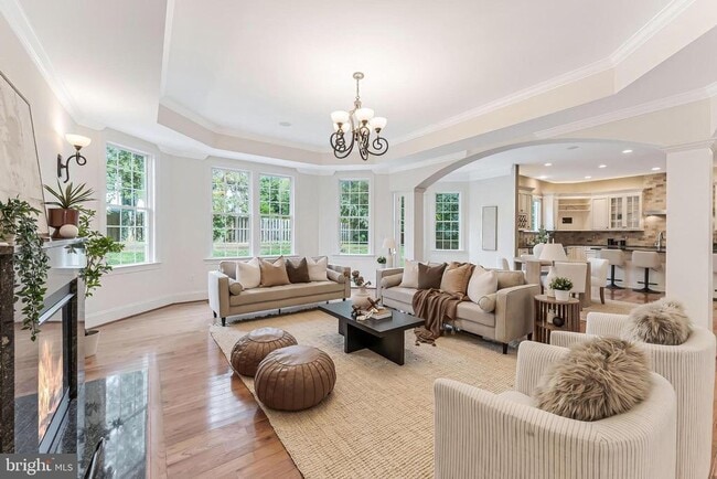 Building Photo - 829 Golden Arrow St