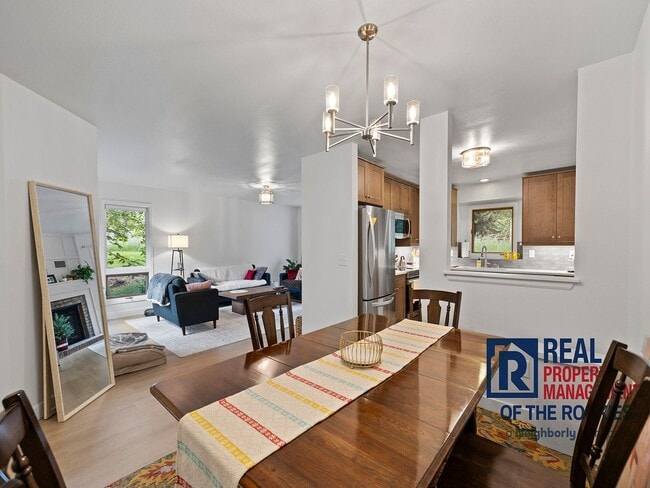 Building Photo - 3 Bed 3 Bath Updated Townhouse in Fort Collins!