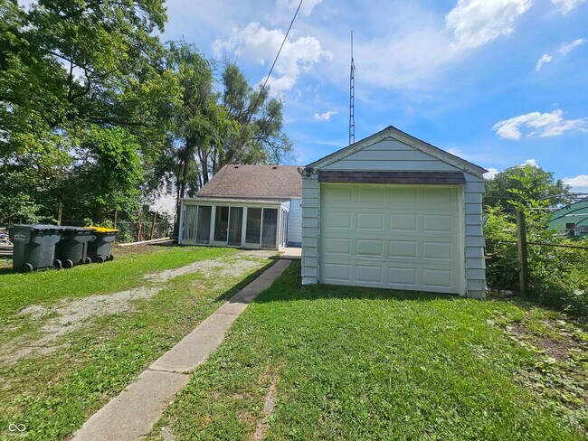 Building Photo - 2307 Arrow Ave