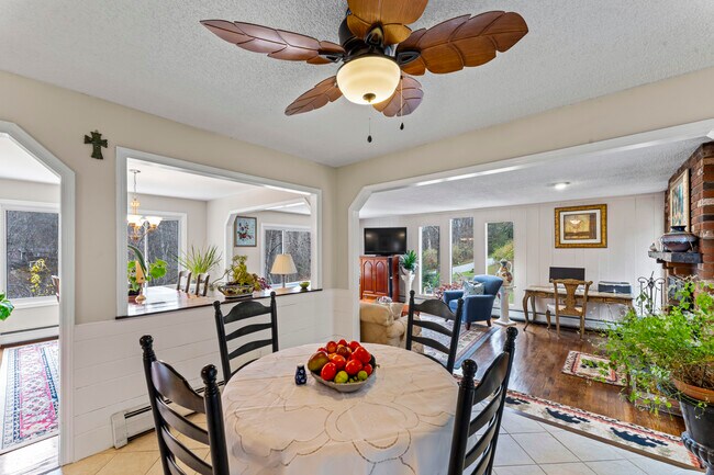 Building Photo - 8 Glenview Dr