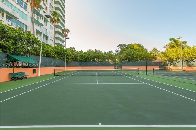 Building Photo - 300 South Pointe Dr