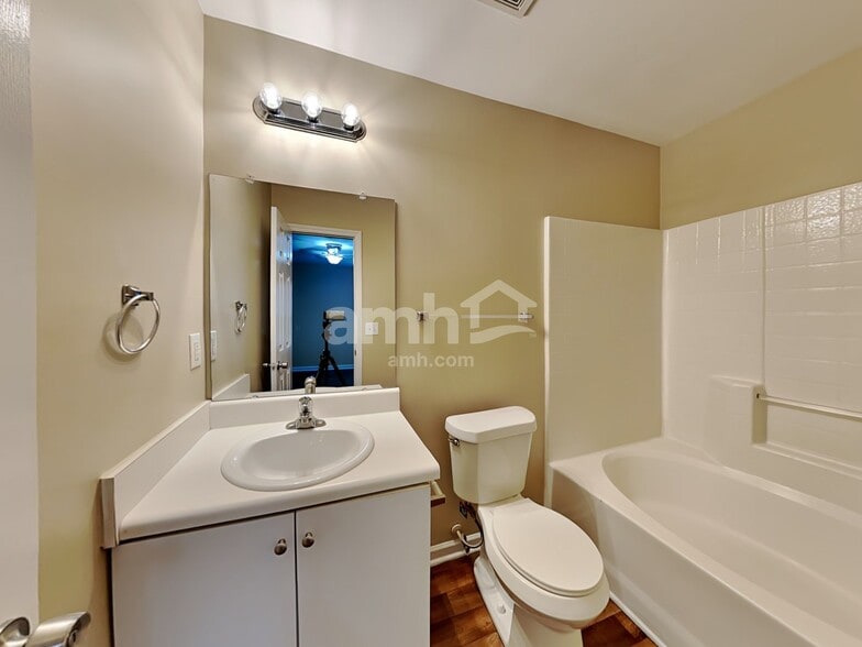 Building Photo - 3801 Satinleaf Dr