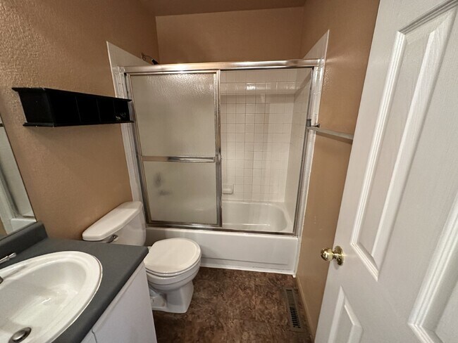 Building Photo - Available August!  Charming Townhome in Table Mountain Heights!