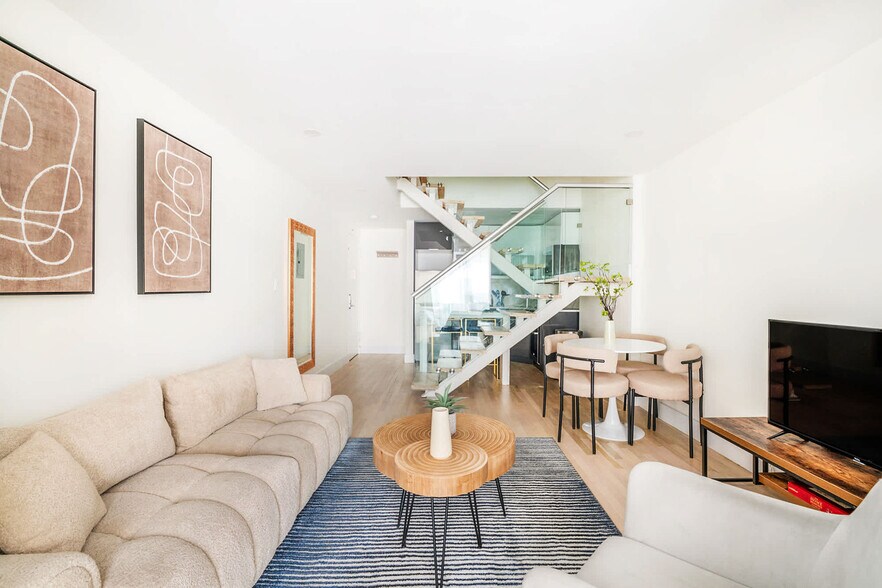 Building Photo - 244 E 75th St