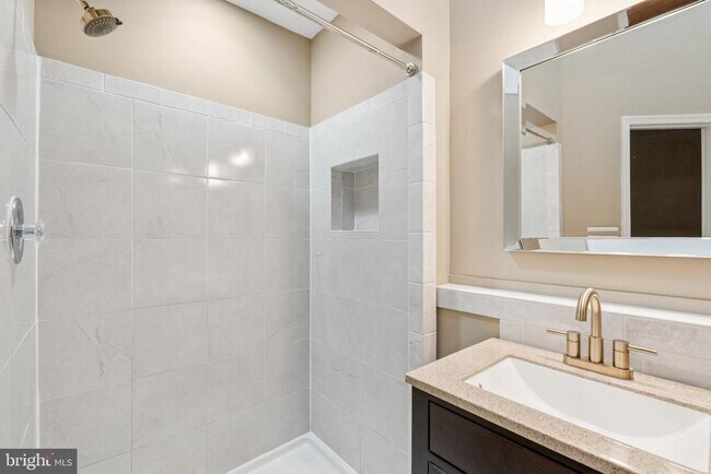 Building Photo - 5875 Woodfield Estates Dr