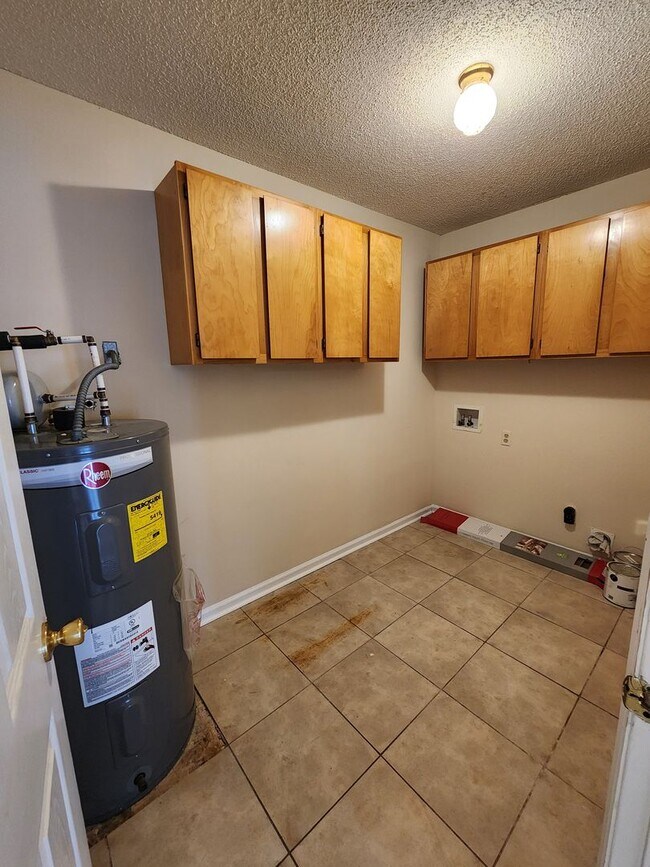 Building Photo - 906 Rice Ct