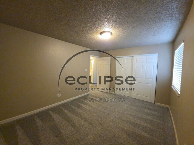 Building Photo - 502 Bell Ct