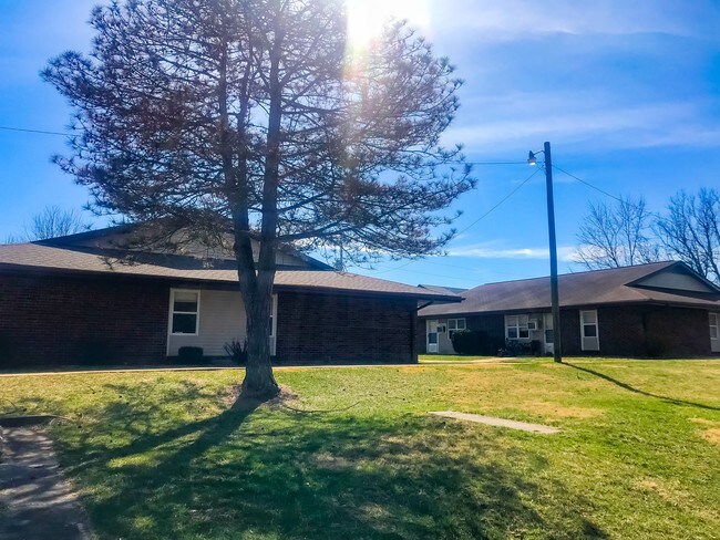 Primary Photo - Apple Inn Apartments