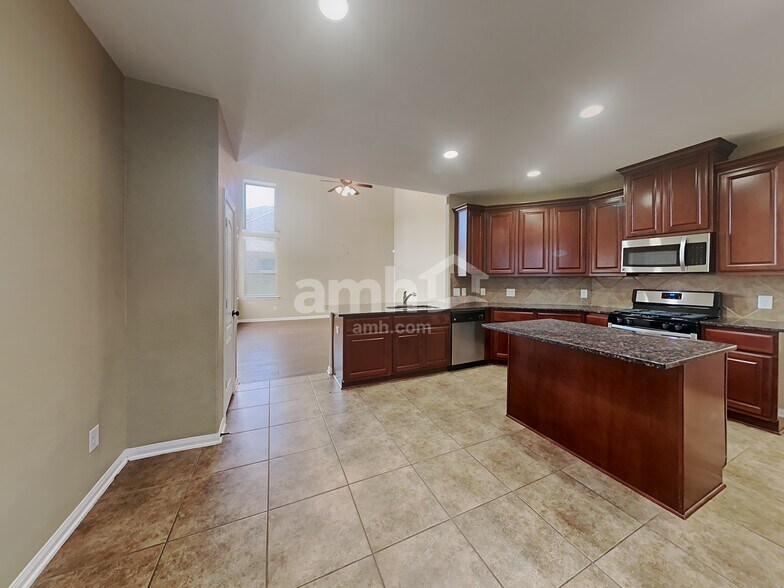 Building Photo - 6815 Hunters Way Ln