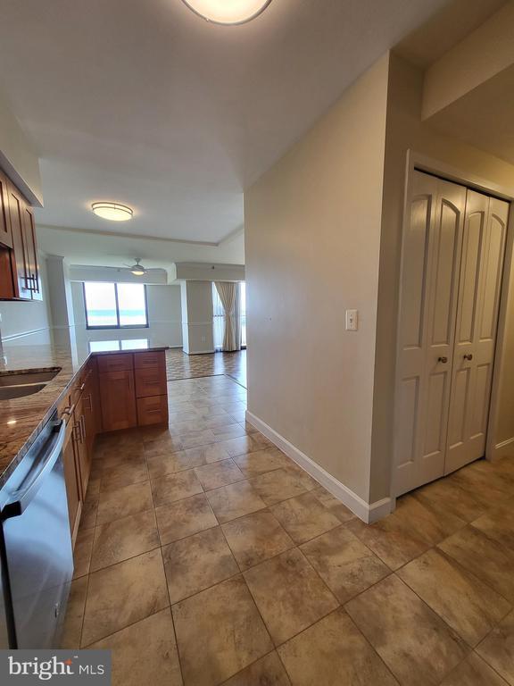 Building Photo - 1300 Crystal Dr