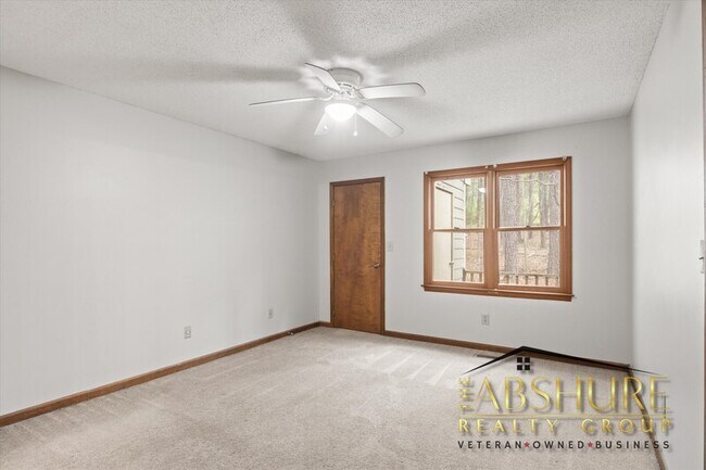 Building Photo - 5537 Kaplan Dr