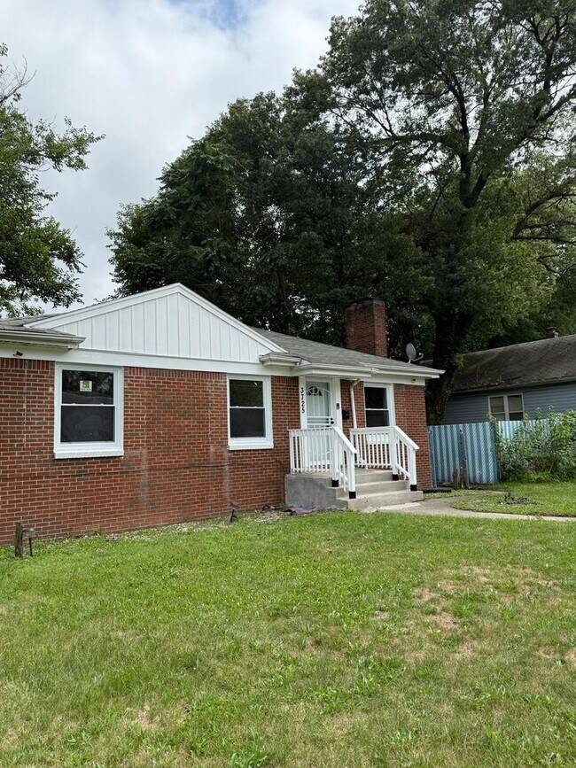 Building Photo - 5-Bedroom 2-Bath Completely Renovated!