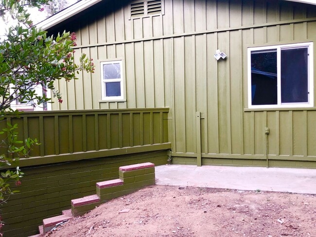 Building Photo - 9827 Shadow Rd