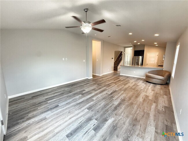 Building Photo - 8819 Straight Oaks
