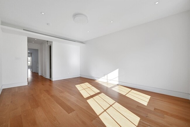 Building Photo - 122 Jefferson St